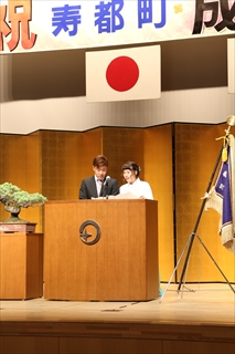 <p> 出席した新成人は、これまで自身を育んでくれた保護者や町などに対し感謝の気持述べ、今後の飛躍を誓い、そしてお互い晴れて成人となった日を喜びあいました。</p>
