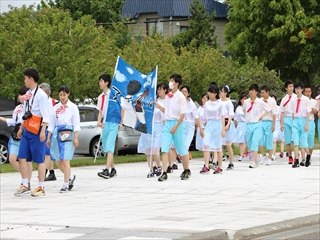 <p>７月５日、６日の２日間にわたって開催されました。
１日目は町内を練り歩き、パフォーマンスを披露しました。
２日目は学校を会場に模擬店を出店し、多くの町民の方が訪れ賑わいました。</p>