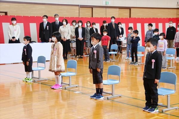 <p>4月6日 潮路小学校入学式</p>